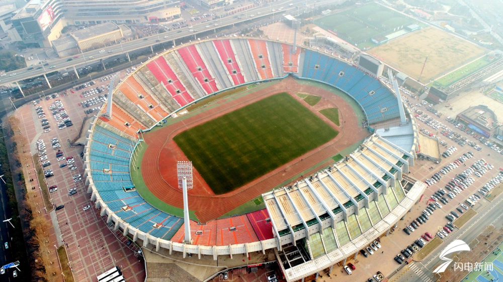  扎哈独造三球，水晶宫主场大胜莱斯特城  